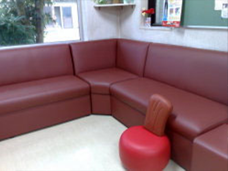 接骨院待合室椅子